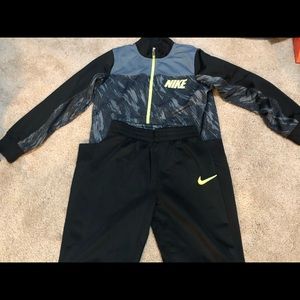Nike boys size 7 athletic pants and jacket
